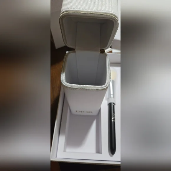 Dior Luxe Brush Collection - Picture 2 of 2